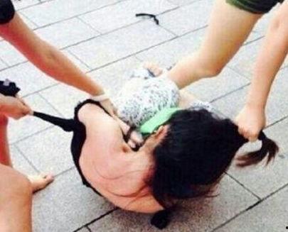 吃瓜女子被打,一场网络暴力引发的悲剧