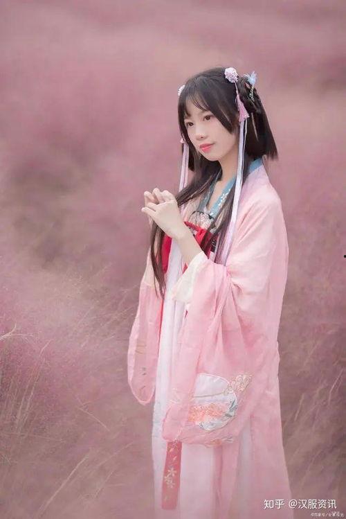 吃瓜帽汉服,吃瓜帽下的传统风情