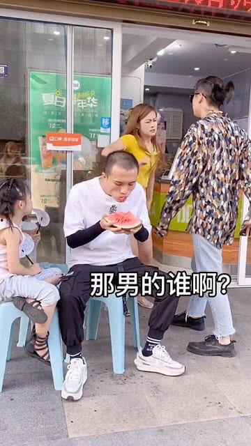 青岛吵架吃瓜群众,吃瓜群众现场直击