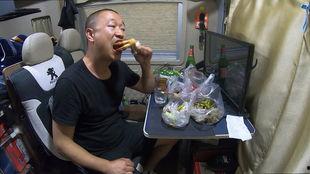 披着棉被吃瓜,披着棉被吃瓜的奇妙体验