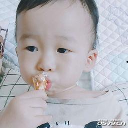 可爱头像小孩吃瓜,小萌娃欢乐吃瓜瞬间