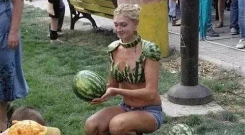 全世界靠我吃瓜,揭秘全球“吃瓜群众”的狂欢世界