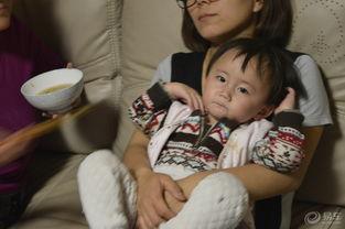 女儿给妈妈吃瓜,女儿给妈妈送瓜的温馨瞬间