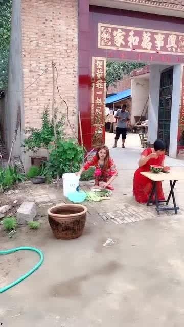 带你吃瓜奇怪滑梯,揭秘神秘滑梯背后的故事