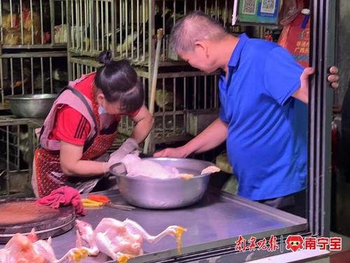 广西情侣吃瓜事件,甜蜜误会引发网络热议