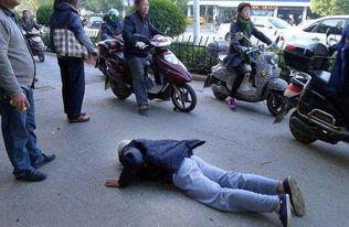 老人车祸吃瓜视频大全,意外瞬间引发网友热议