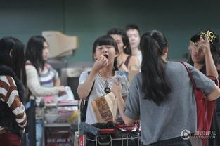 吃瓜少年机场追星