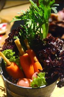 厦门酒吧吃瓜,热闹吃瓜现场，尽享夜生活狂欢