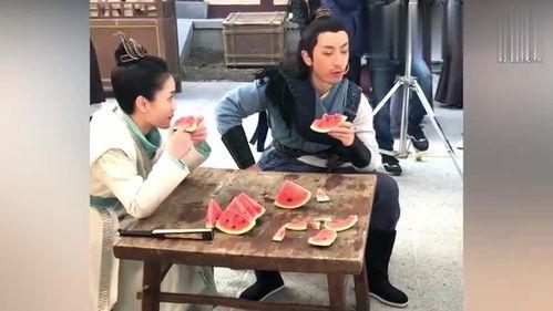 拍戏现场吃瓜,揭秘拍戏现场那些“吃瓜”瞬间