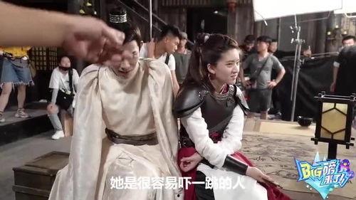 拍戏现场吃瓜,揭秘拍戏现场那些“吃瓜”瞬间