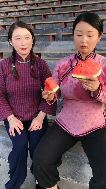 拍戏现场吃瓜,揭秘拍戏现场那些“吃瓜”瞬间