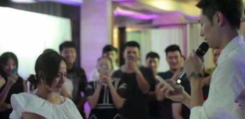 浪姐吃瓜求婚视频,甜蜜瞬间引网友热议