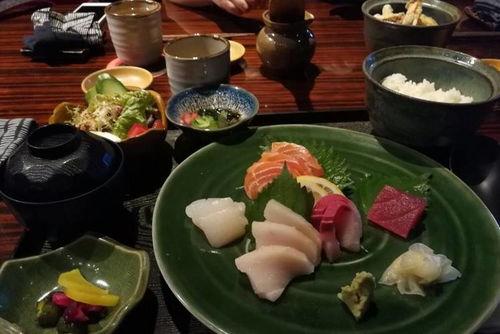 酒店楼下吃瓜,揭秘都市生活百态