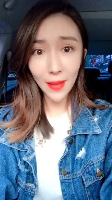 外网吃瓜姐姐,她是如何成为外网热议焦点的？