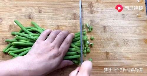 孩子抢瓜吃视频