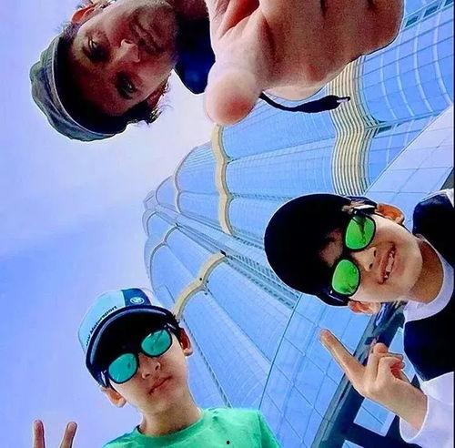 吃瓜男女拍照图片,吃瓜男女拍照记录甜蜜时光